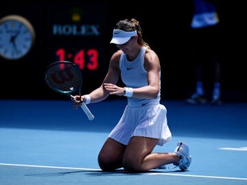 Paula Badosa celebra su victoria ante Coco Gauff