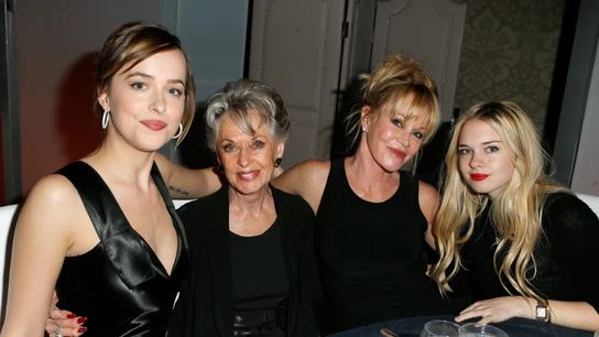 Dakota Johnson, Tippi Hedren, Melanie Griffith y Stella Banderas Dakota Johnson, Tippi Hedren, Melanie Griffith y Stella Banderas