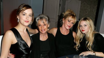 Dakota Johnson, Tippi Hedren, Melanie Griffith y Stella Banderas