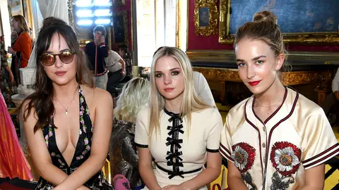 Dakota Johnson y sus hermanas, Stella Banderas y Grace Johnson Dakota Johnson y sus hermanas, Stella Banderas y Grace Johnson