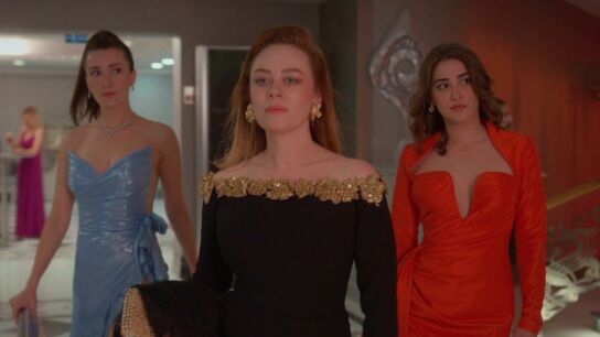 &iexcl;Una entrada triunfal! Bahar, &Ccedil;ağla y Seren llegan a la gala como aut&eacute;nticas divas y acaparan todas las miradas