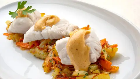 Pescadilla cocida con verduras y mahonesa de pimentón, de Karlos Arguiñano Pescadilla cocida con verduras y mahonesa de pimentón, de Karlos Arguiñano