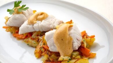 Karlos Arguiñano: pescadilla cocida en solo 2 minutos, con verduras y mahonesa de pimentón