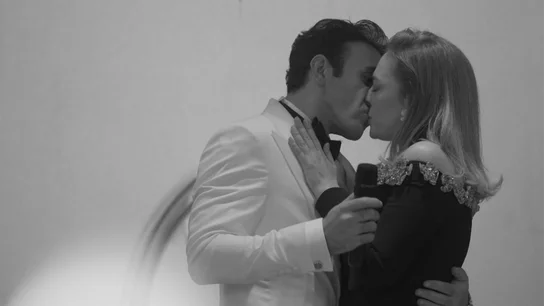 Un beso inesperado y una confesión pública: Timur elige a Bahar y declara su amor frente a Rengin Un beso inesperado y una confesión pública: Timur elige a Bahar y declara su amor frente a Rengin