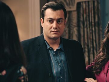 Carmen y Tasio se sienten humillados al descubrir que la cena en casa de los De la Reina se ha cancelado y no les han avisado 