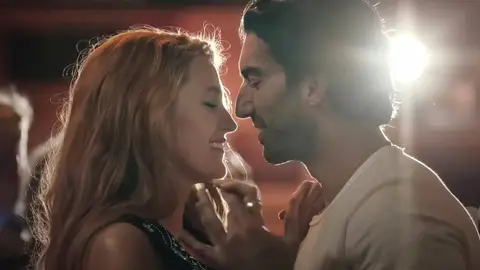 Blake lively y Justin Baldoni bailando en It Ends with Us Blake lively y Justin Baldoni bailando en It Ends with Us