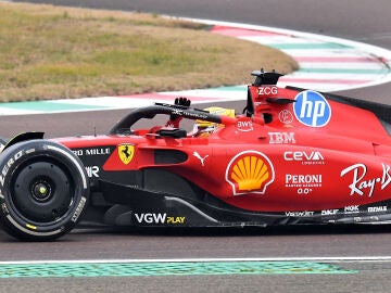 Lewis Hamilton rodando en Fiorano con el F1-75