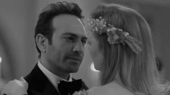 Bahar y Evren bailan y... &iexcl;casi se besan!: esta es la escena que puso a Timur al l&iacute;mite