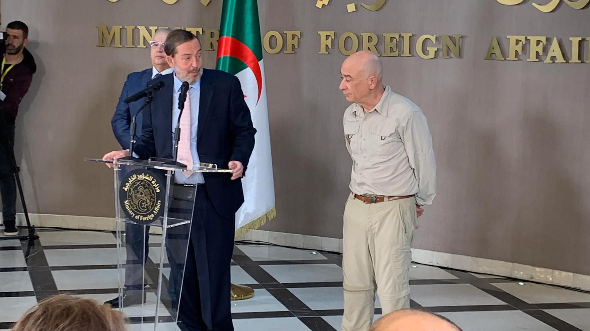 Las primeras palabras del ciudadano español secuestrado en Argelia tras su liberación: "Aún sigo en estado de shock" Las primeras palabras del ciudadano español secuestrado en Argelia tras su liberación: "Aún sigo en estado de shock"