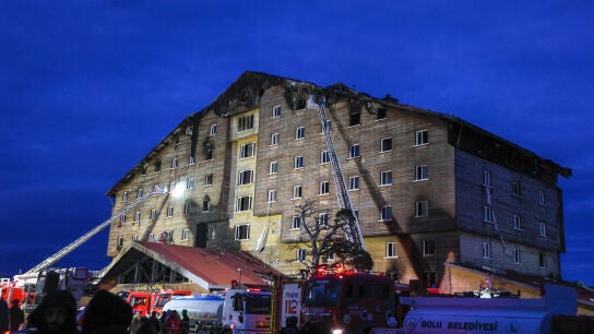 Incendio estaci&oacute;n de esqu&iacute; en Turqu&iacute;a