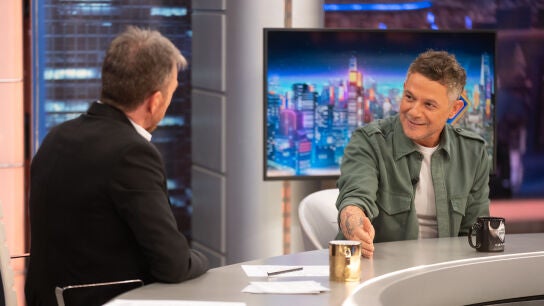 "Me dijo que direse clases de dicci&oacute;n para corregir mi acento": as&iacute; surgi&oacute; 'Coraz&oacute;n part&iacute;o' de Alejandro Sanz