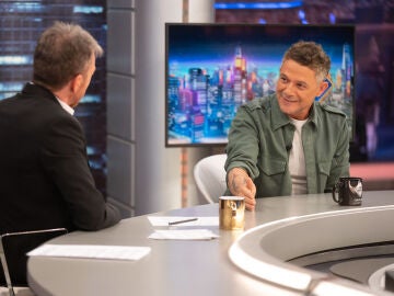 "Me dijo que direse clases de dicci&oacute;n para corregir mi acento": as&iacute; surgi&oacute; 'Coraz&oacute;n part&iacute;o' de Alejandro Sanz