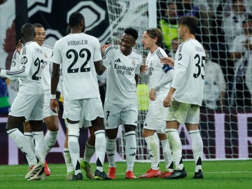 Vinícius celebra un gol ante el Salzburgo