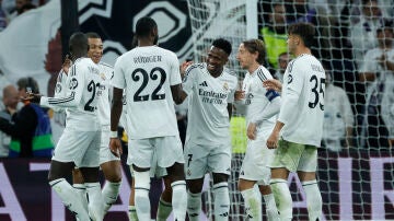 Vinícius celebra un gol ante el Salzburgo