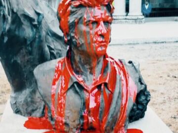 Estatua de Sancho Gracia en Balneario de Mondariz