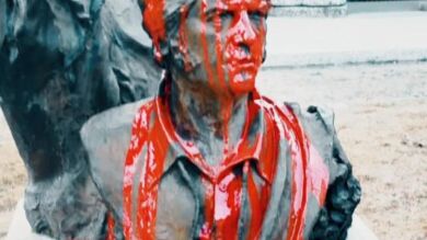 La localidad de Mondariz - Balneario se someterá a referendo si vuelven a colocar la estatua de Sancho Gracia