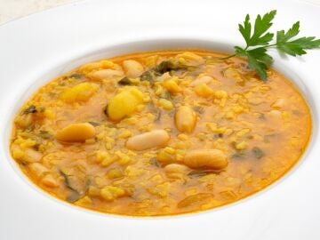 Receta "sencilla y humilde" de arroz con acelgas, de Karlos Argui&ntilde;ano