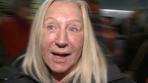 La madre de Dani Martín, Carmen, a la salida de Encuentros de EL PAÍS La madre de Dani Martín, Carmen, a la salida de Encuentros de EL PAÍS