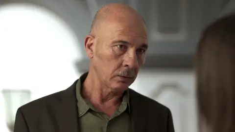 Esta noche en Honor: El juez Romero trata de ayudar a Rafa sin levantar sospechas Esta noche en Honor: El juez Romero trata de ayudar a Rafa sin levantar sospechas