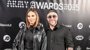 Irene Rosales y Kiko Rivera posando para los medios Irene Rosales y Kiko Rivera posando para los medios