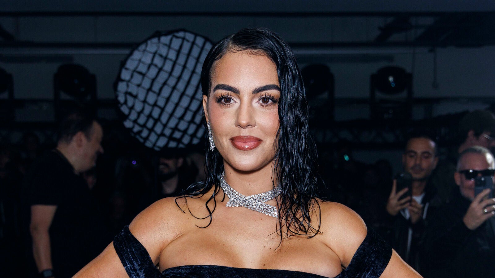 El truco de maquillaje de Georgina Rodríguez para sus pómulos con su producto secreto de Charlotte Tilbury 