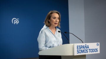 Imagen de la secretaria general del PP, Cuca Gamarra, durante una rueda de prensa, en la sede del PP.