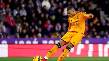 Mbappé chuta a puerta ante el Valladolid Mbappé chuta a puerta ante el Valladolid