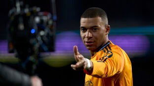 Mbapp&eacute; celebra su triplete en el Jos&eacute; Zorrilla