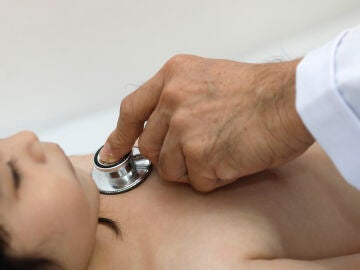 Imagen de archivo de un niño en el hospital.