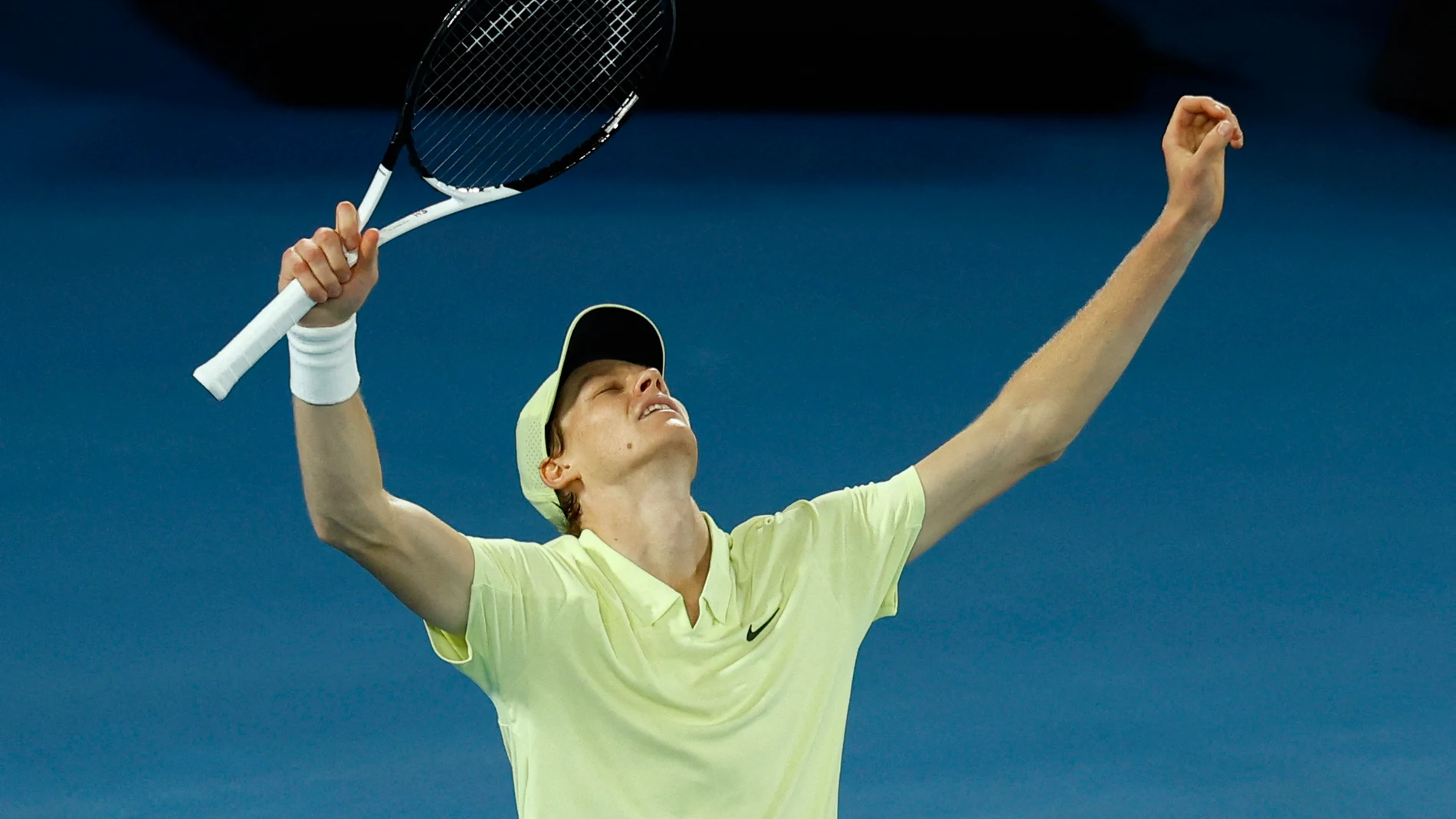Jannik Sinner celebra el titulo en la Rod Laver Arena Jannik Sinner celebra el titulo en la Rod Laver Arena