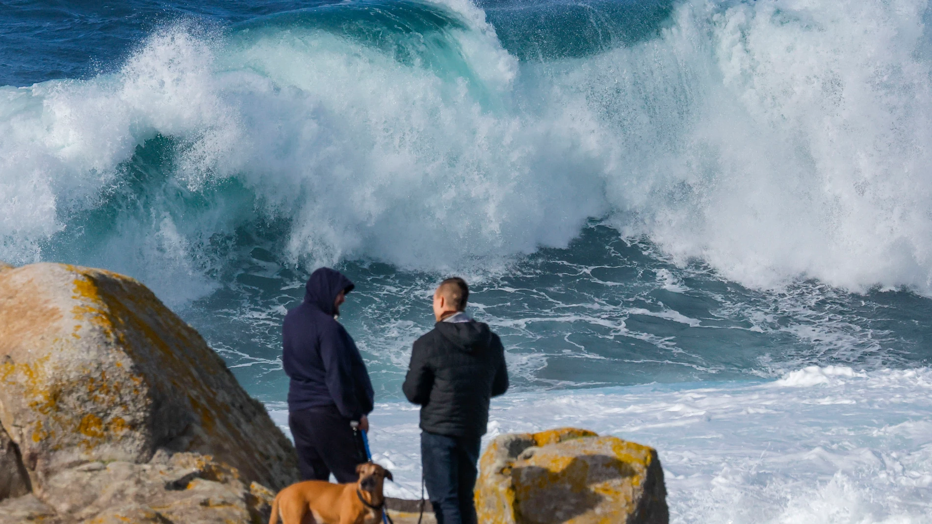 La borrasca Herminia activa la alerta roja por fuertes vientos y lluvias extremas La borrasca Herminia activa la alerta roja por fuertes vientos y lluvias extremas