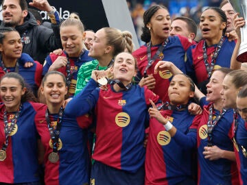 Las jugadoras del Barcelona celebran la victoria en Butarque