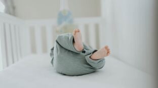 Detenidos los padres de una ni&ntilde;a de 2 a&ntilde;os muerta tras colocar una maleta de 22 kilos sobre su cuna