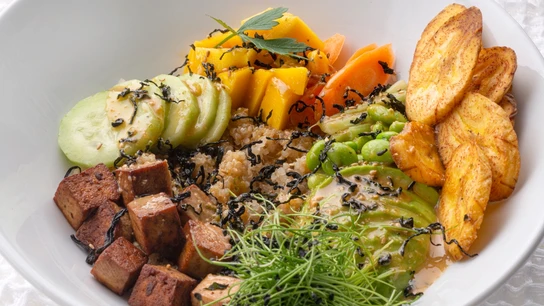 Receta de poke bowl de quinoa y verduras, de Joseba Arguiñano: "Un plato único súper completo" Receta de poke bowl de quinoa y verduras, de Joseba Arguiñano: "Un plato único súper completo"