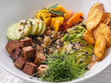 Receta de poke bowl de quinoa y verduras, de Joseba Argui&ntilde;ano: "Un plato &uacute;nico s&uacute;per completo"