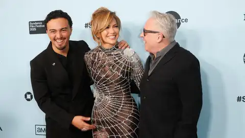 Tonatiuh, Jennifer Lopez y Bill Condon en Sundance Tonatiuh, Jennifer Lopez y Bill Condon en Sundance