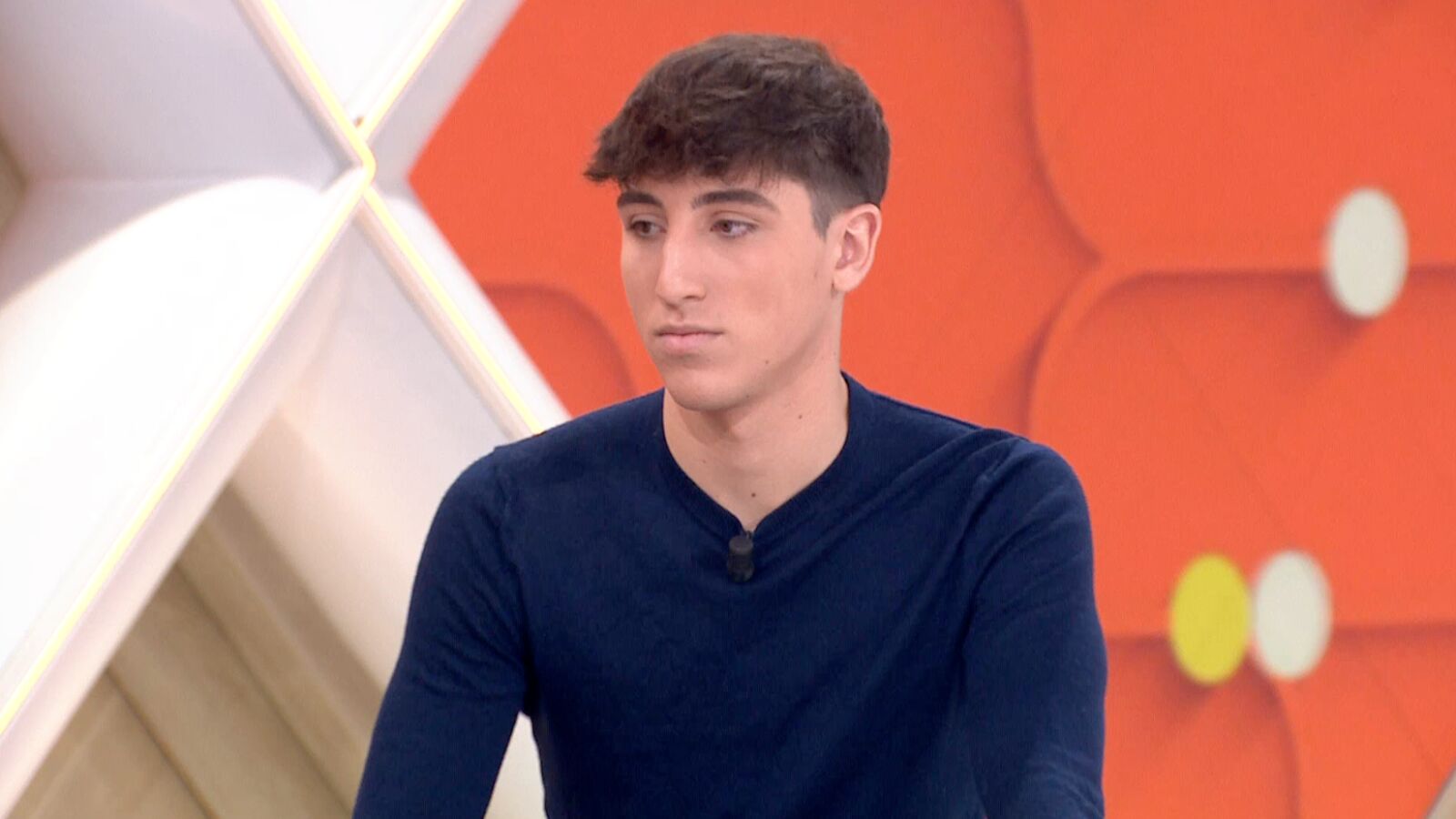 Adriá Luber, el joven que se ha hecho viral hablando sobre los problemas para ahorrar e independizarse se defiende en Espejo Público 