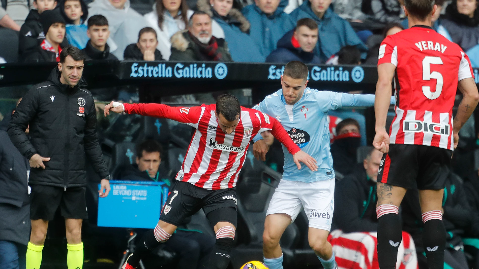 Alex Berenguer, en un partido ante el Celta de Vigo Alex Berenguer, en un partido ante el Celta de Vigo