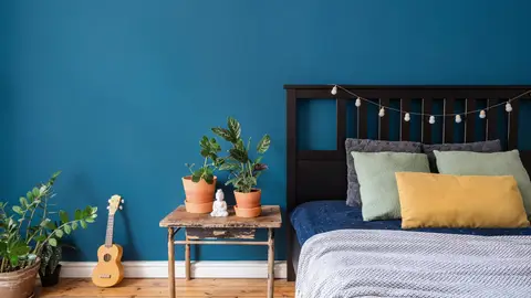 Dormitorio con paredes azules Dormitorio con paredes azules