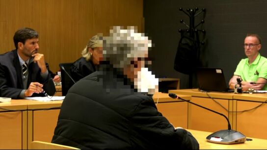 Carlos, acusado de cometer agresiones sexuales continuadas contra 26 pacientes