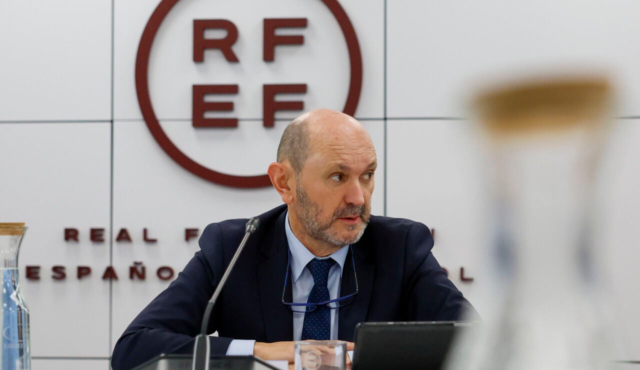 Rafael Louz&aacute;n, en la reuni&oacute;n de la junta directiva de la Real Federaci&oacute;n Espa&ntilde;ola de F&uacute;tbol