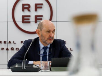 Rafael Louzán, en la reunión de la junta directiva de la Real Federación Española de Fútbol