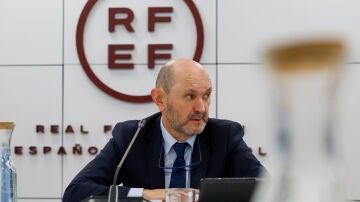 Rafael Louzán, en la reunión de la junta directiva de la Real Federación Española de Fútbol