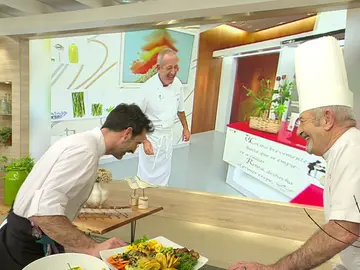 ¿Sabes cuál fue el primer chiste que contó Karlos Arguiñano en Antena 3? El cocinero lo muestra en el programa ¿Sabes cuál fue el primer chiste que contó Karlos Arguiñano en Antena 3? El cocinero lo muestra en el programa