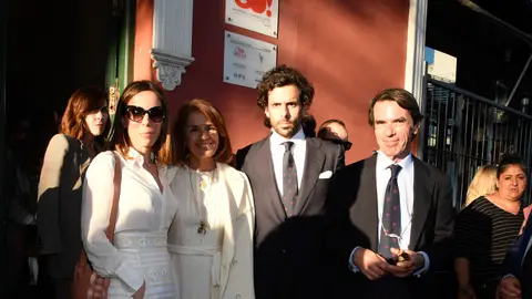 Ana Aznar con sus padres y su hermano Alonso Ana Aznar con sus padres y su hermano Alonso