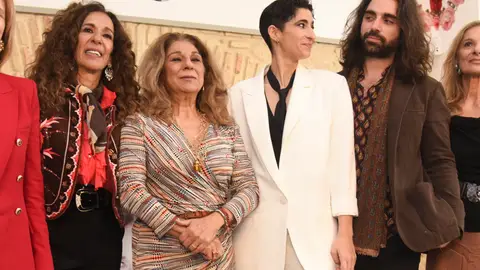 Parte de la familia Flores se reúne en el último homenaje a Lola Flores Parte de la familia Flores se reúne en el último homenaje a Lola Flores