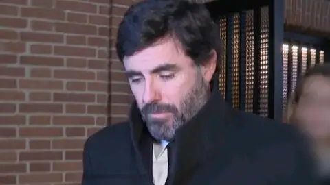 Antonio Matos a la salida del funeral de Manuel Lapique Antonio Matos a la salida del funeral de Manuel Lapique