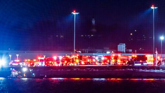 Momentos del rescate del accidente a&eacute;reo en Washington