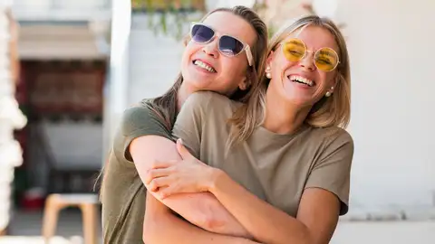 Amigas felices Amigas felices