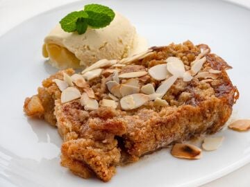 El postre r&aacute;pido de Karlos Argui&ntilde;ano: crumble de manzana con almendra